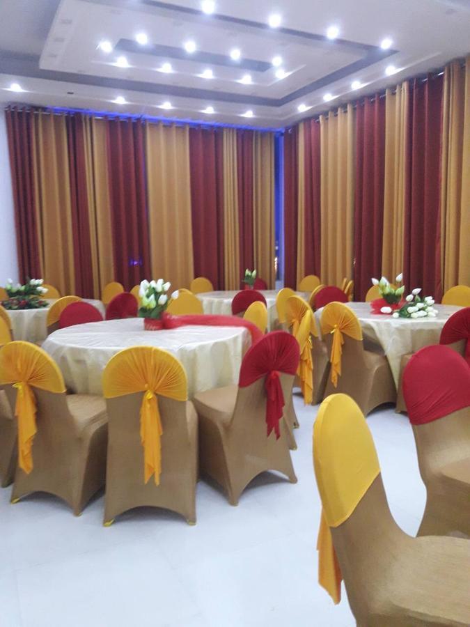 Avanya Hotel And Reception Hall Angunakolapelessa Exterior photo